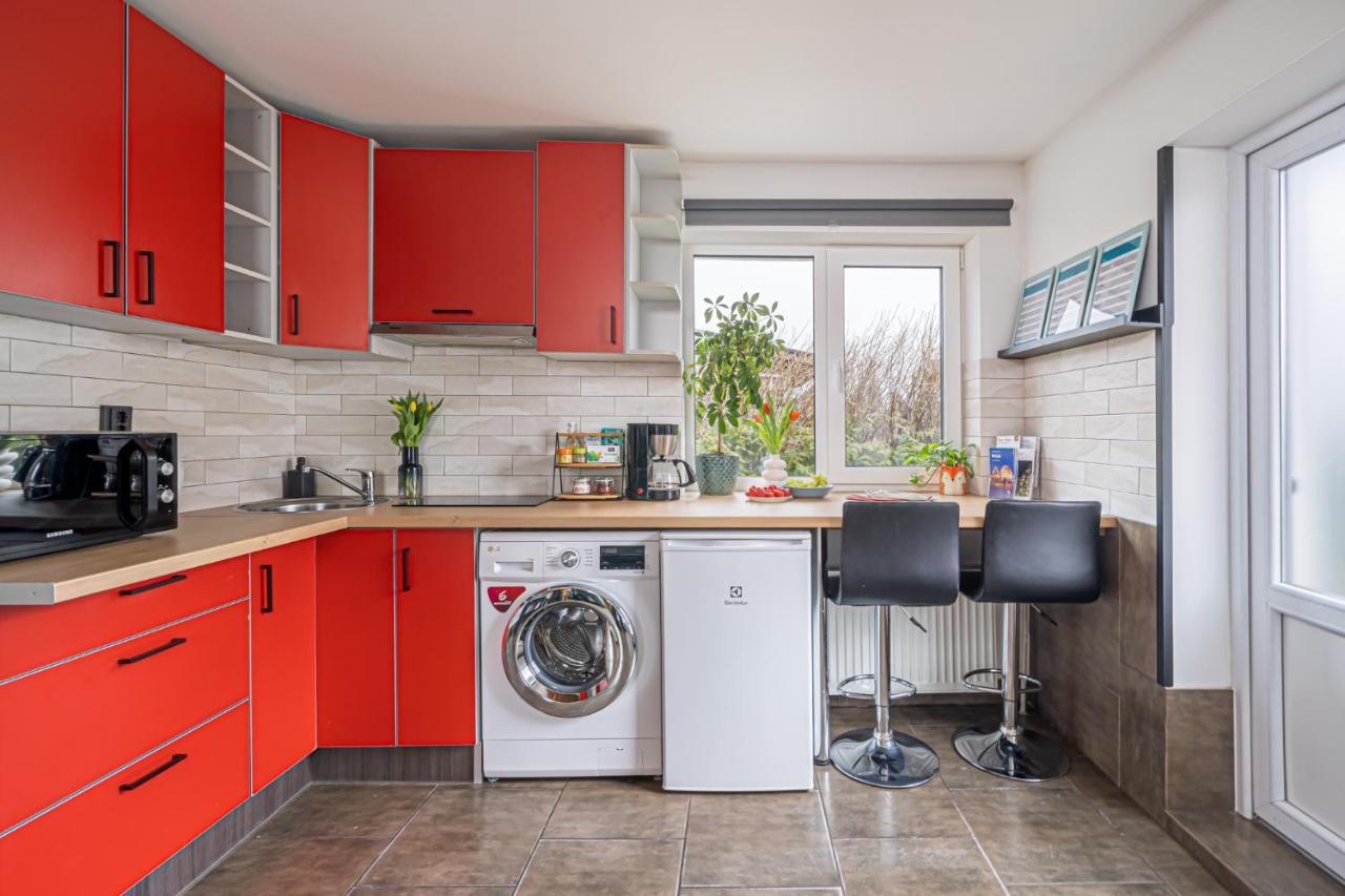 4 Bedroom House With Playground, Bbq & Free Parking