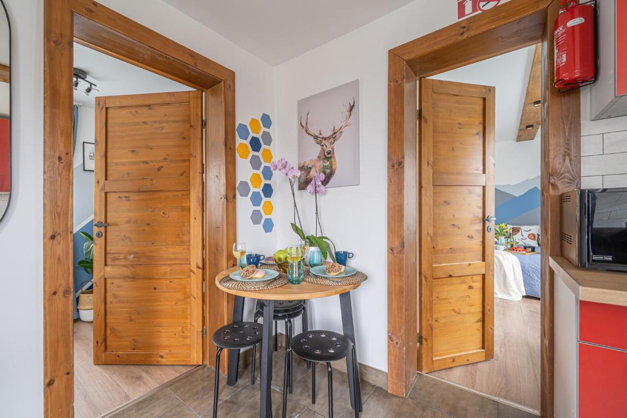 4 Bedroom House With Playground, Bbq & Free Parking Riga