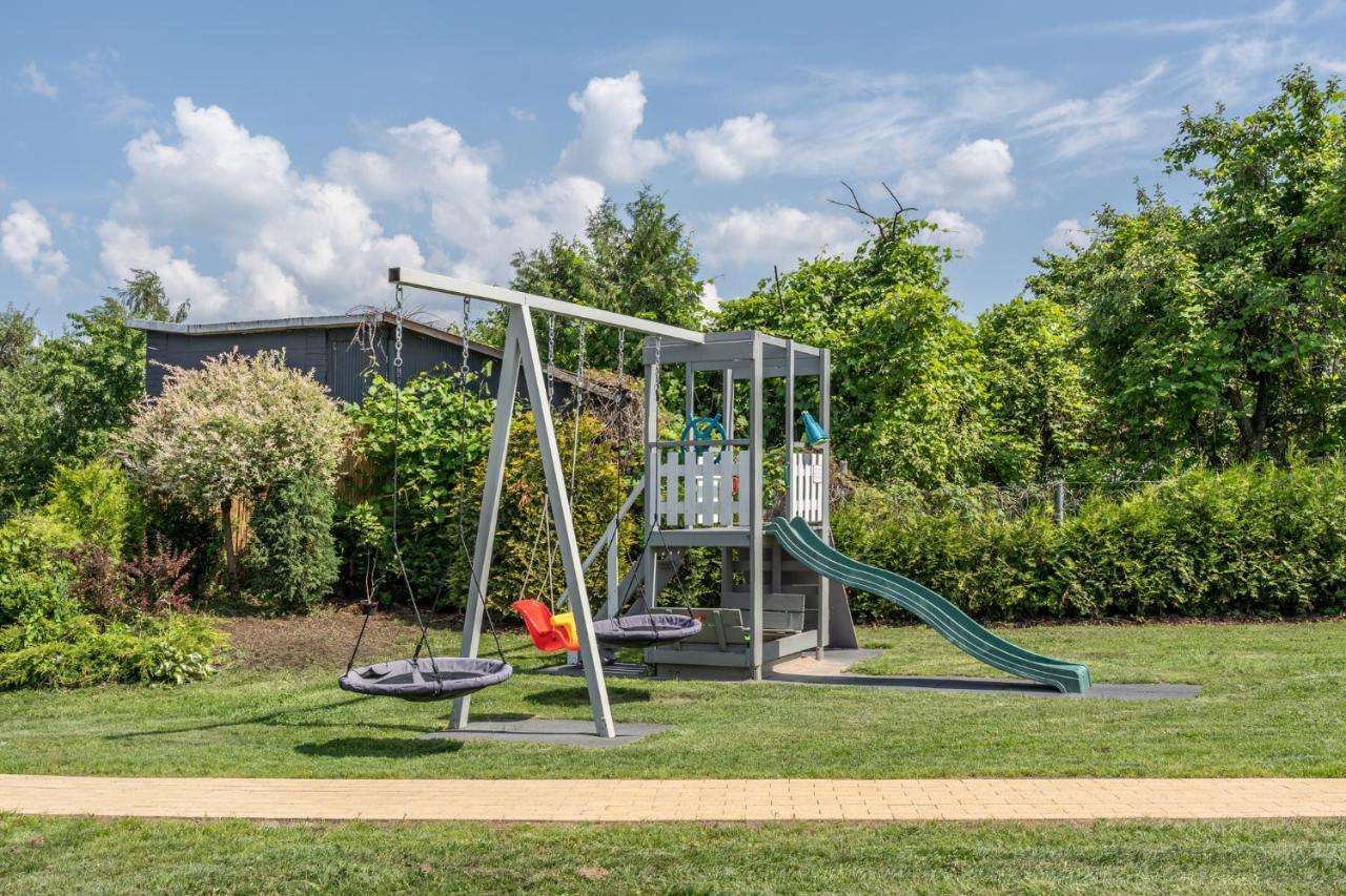 4 Bedroom House With Playground, Bbq & Free Parking 度假居