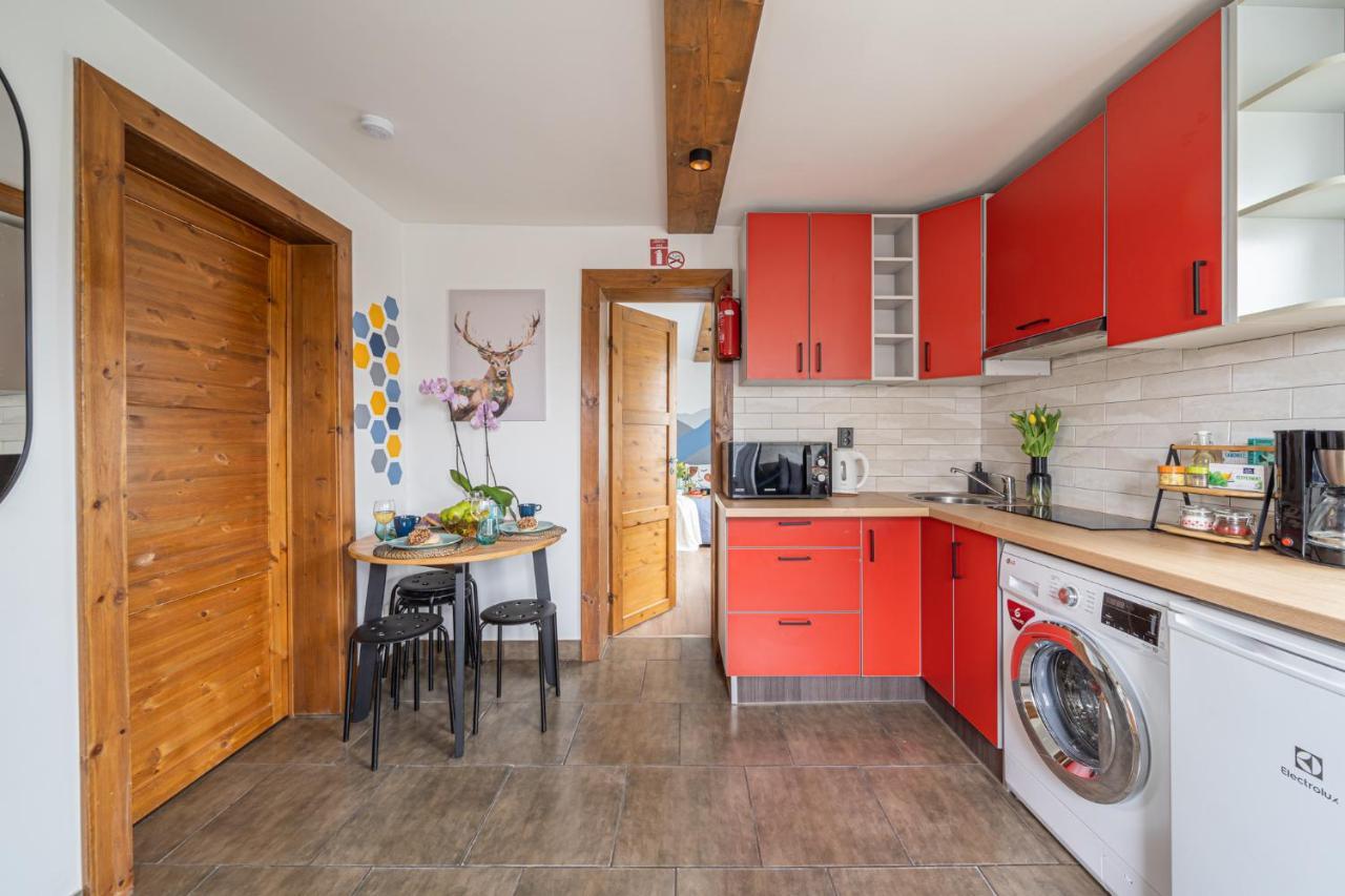 4 Bedroom House With Playground, Bbq & Free Parking *
