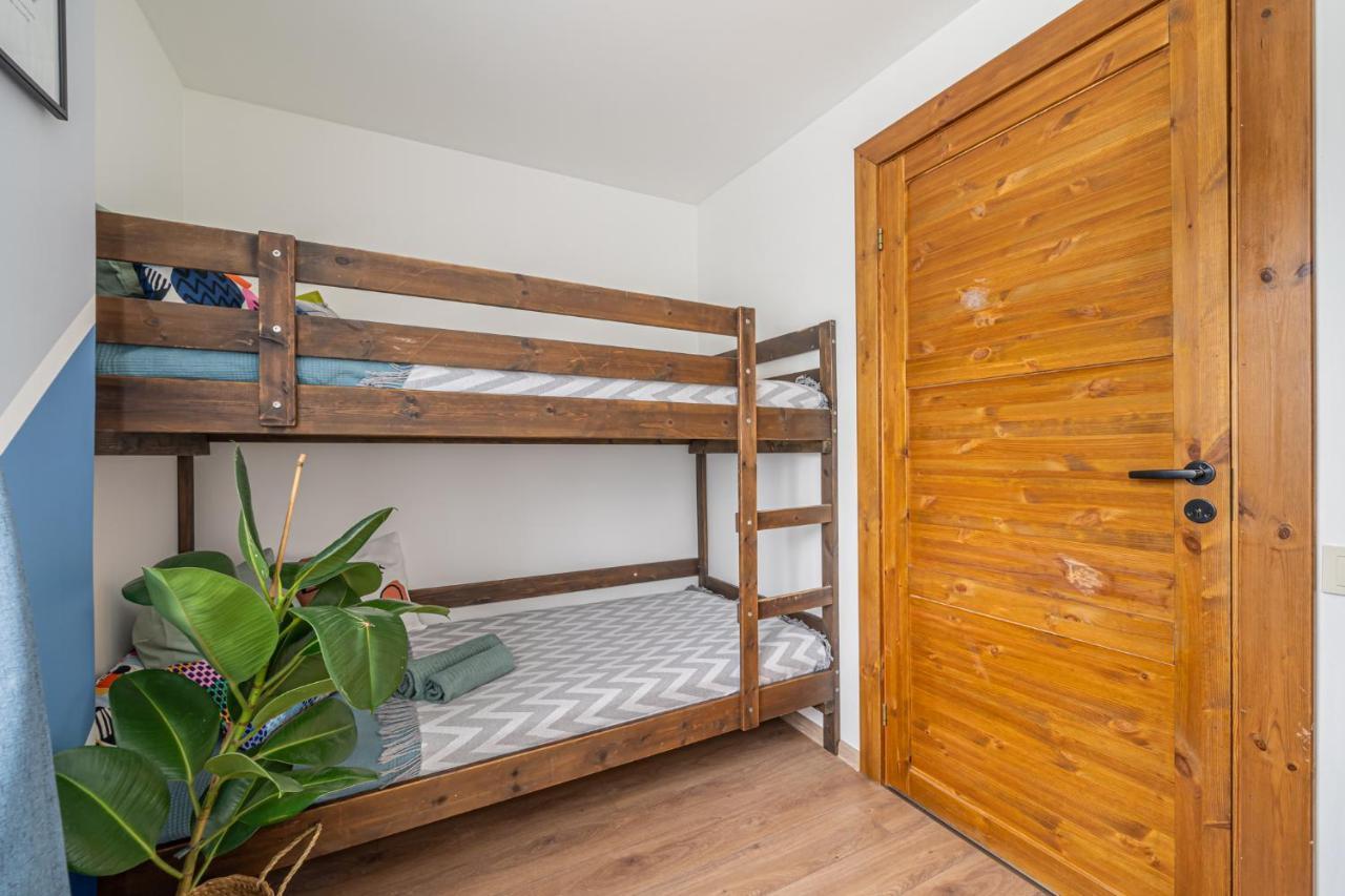 4 Bedroom House With Playground, Bbq & Free Parking